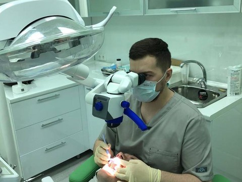 Фото стоматологии «Вега Дент» - Лечение под микроскопом