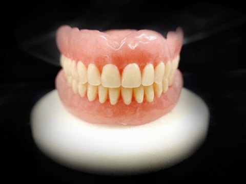 Фото стоматологии «Зуботехническая лаборатория, CAD/CAM» - Полный съемный акриловый зубной протез верхней и нижней челюсти.